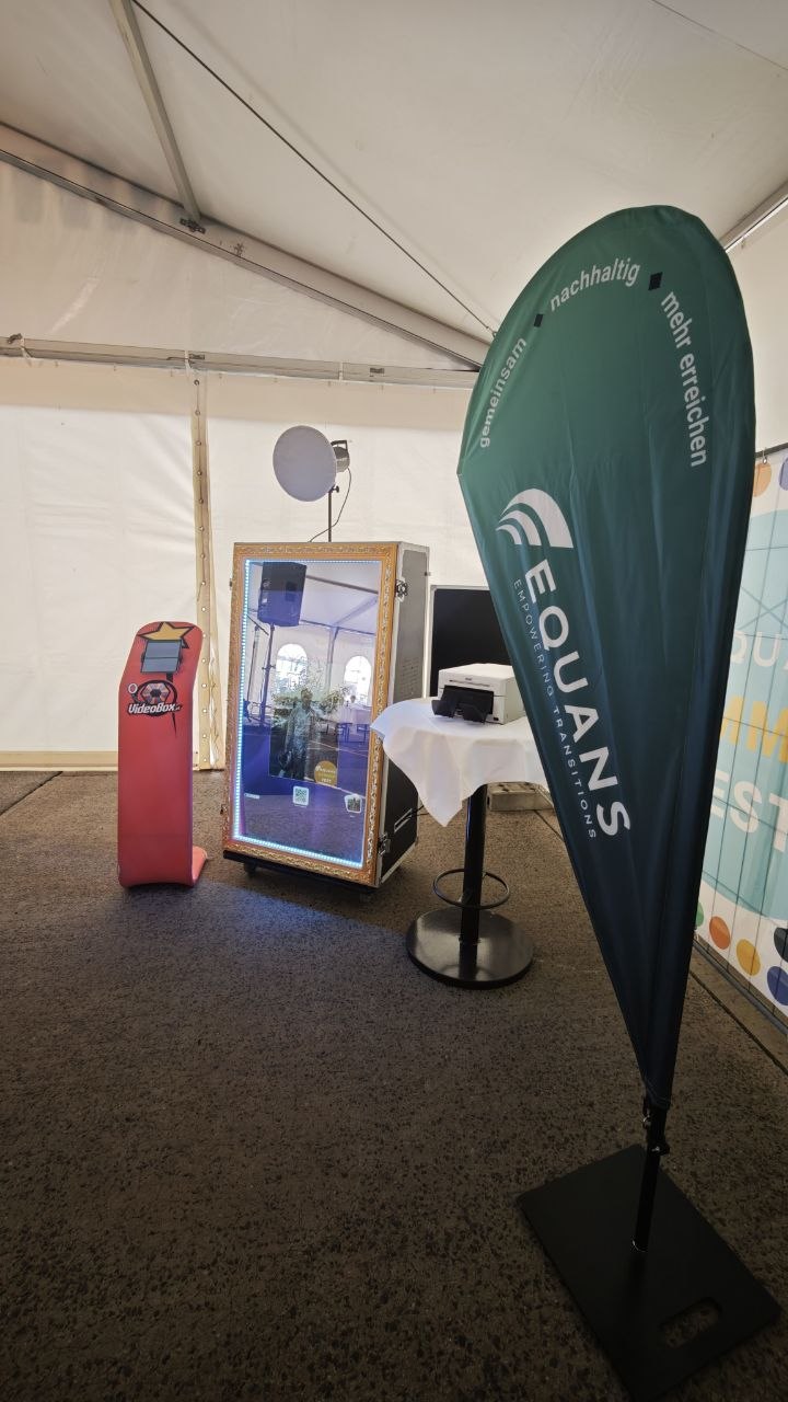 Spiegel Fotobox bei Equans Sommerfest
